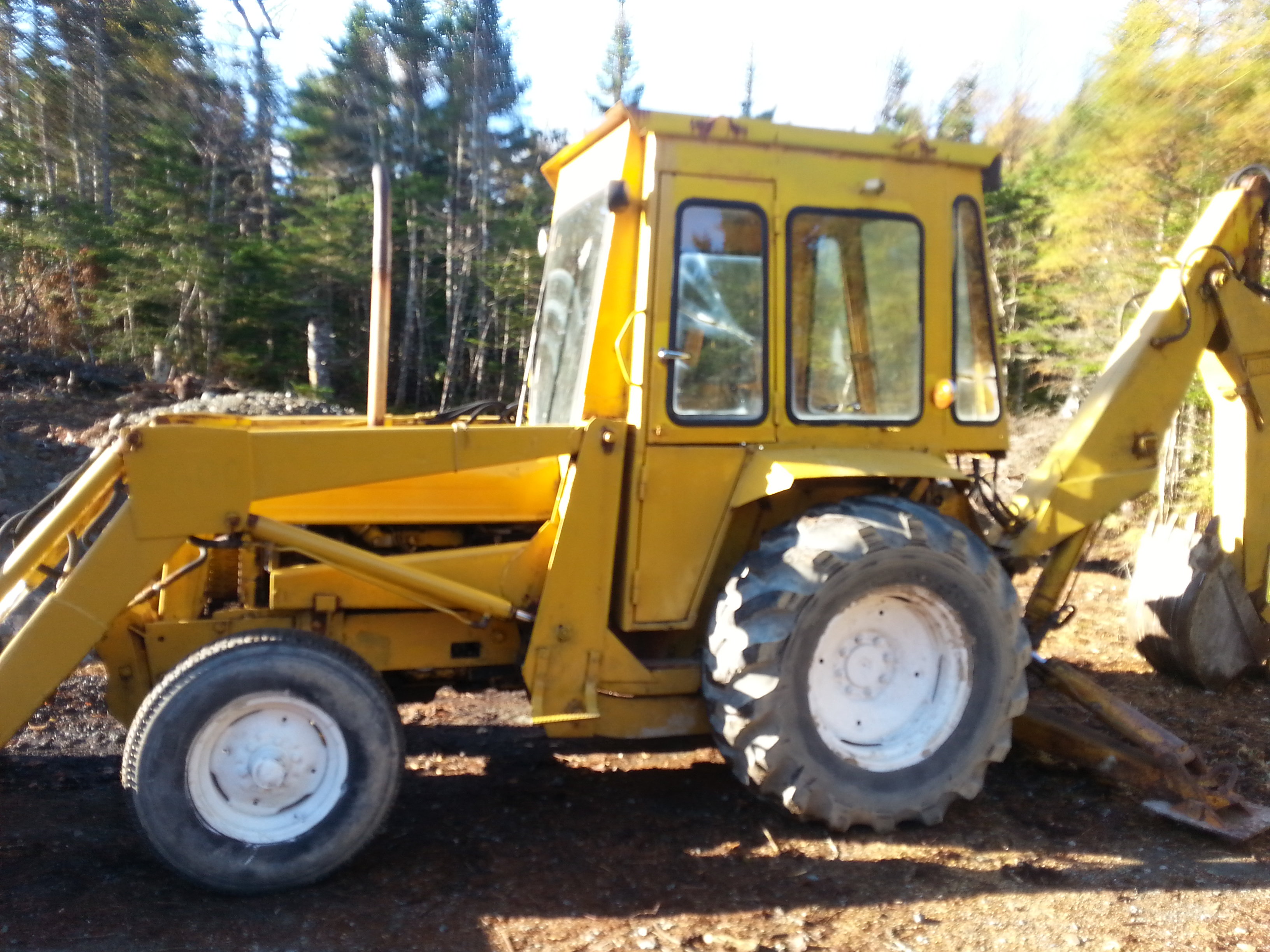 International 2400 D Backhoe loader IH Construction Equipment Red