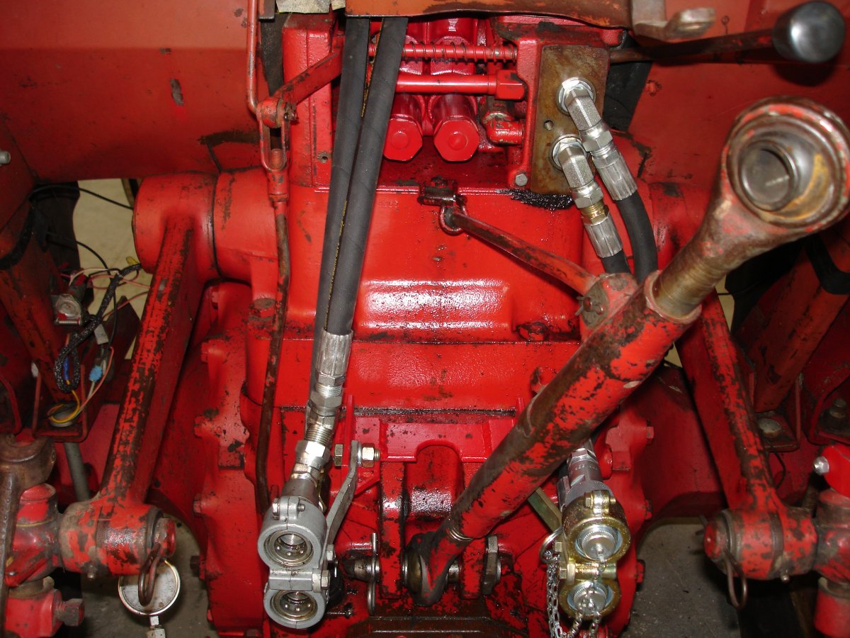 Farmall 706 Remote Hydraulic Couplers General IH Red Power Magazine