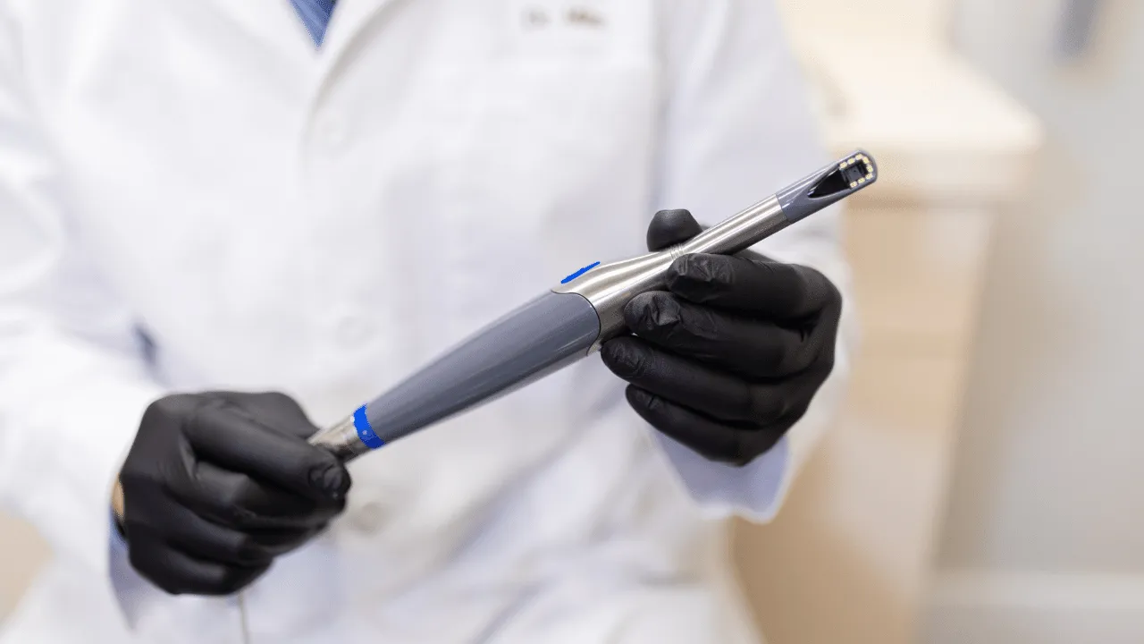 digital-doc-intraoral-camera-closeup-in-dentist-hand.webp