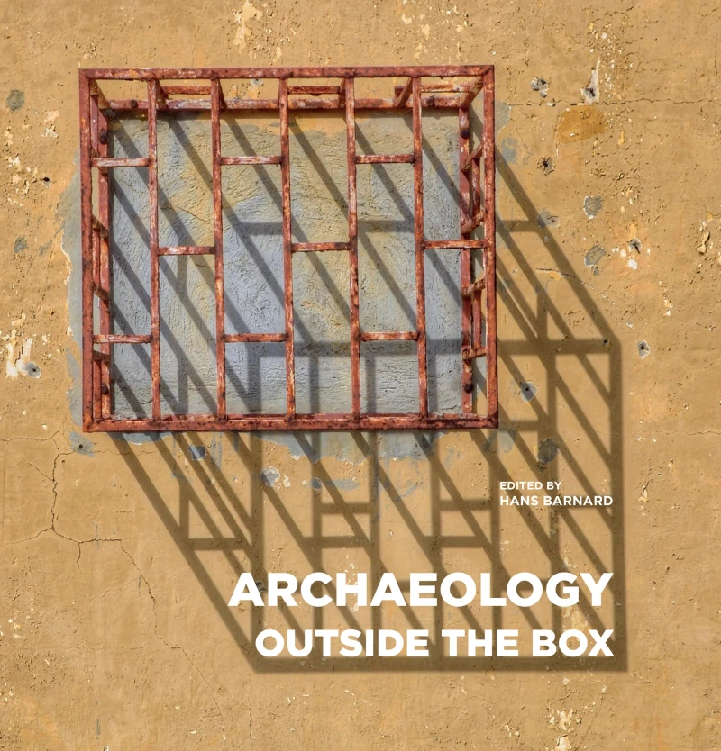 Portada: Archaeology Outside the Box