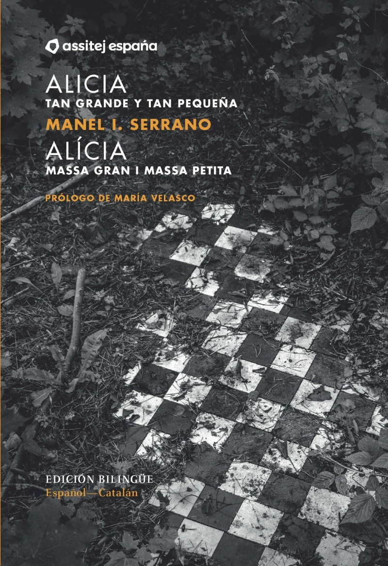 Portada: Alicia. Tan grande y tan pequeña / Alícia. Massa gran i massa petita