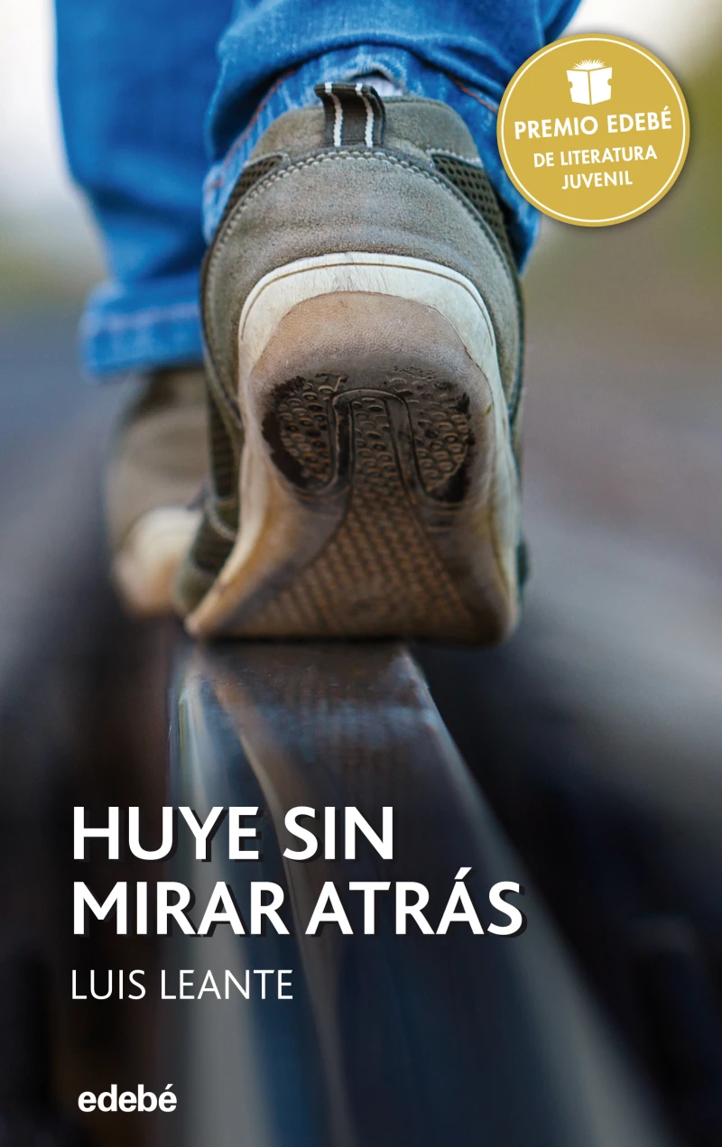 Portada: Premio Edebé 2016: HUYE SIN MIRAR ATRÁS