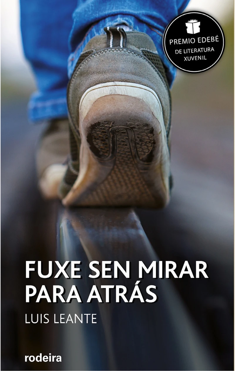 Portada: Fuxe sen mirar para atrás (Premio Edebé de Literatura Xuvenil 2016)