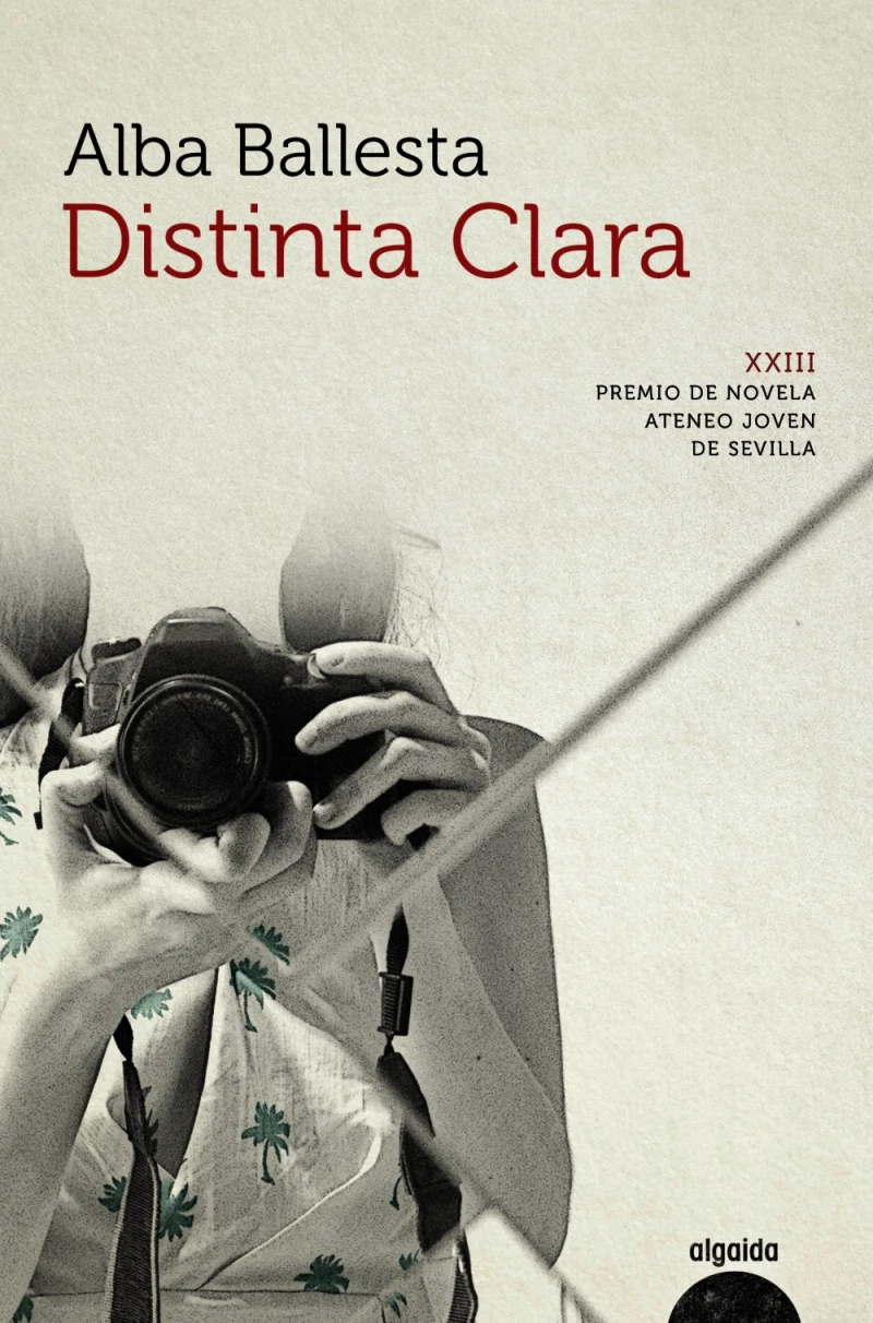 Portada: Distinta Clara
