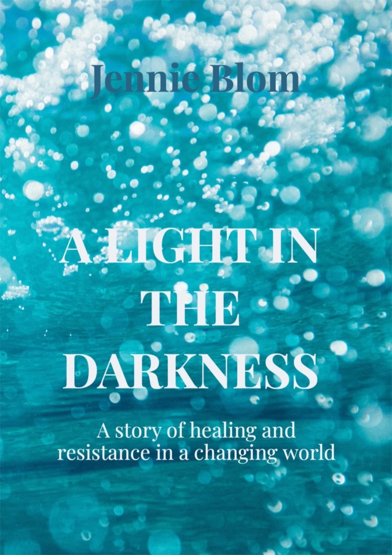 Portada: A Light in the Darkness