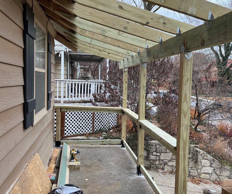 Are there any roofing companies in Kansas City that offer emergency repair services?