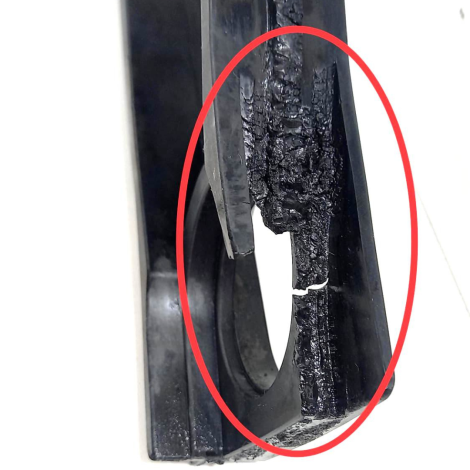Saboneteira Suzuki GSXR Srad 1000 2009 Original AVARIA (066)