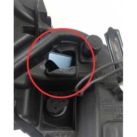 Farol Marca Suzuki Modelo Srad 1000 Ano 2012 Original AVARIA