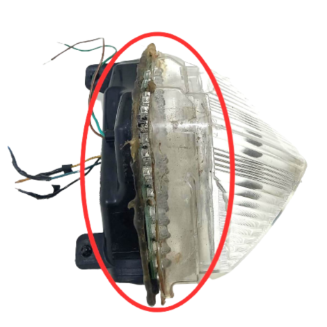 Lanterna Traseira Marca Yamaha Modelo YZF R1 Ano 2004 AVARIA