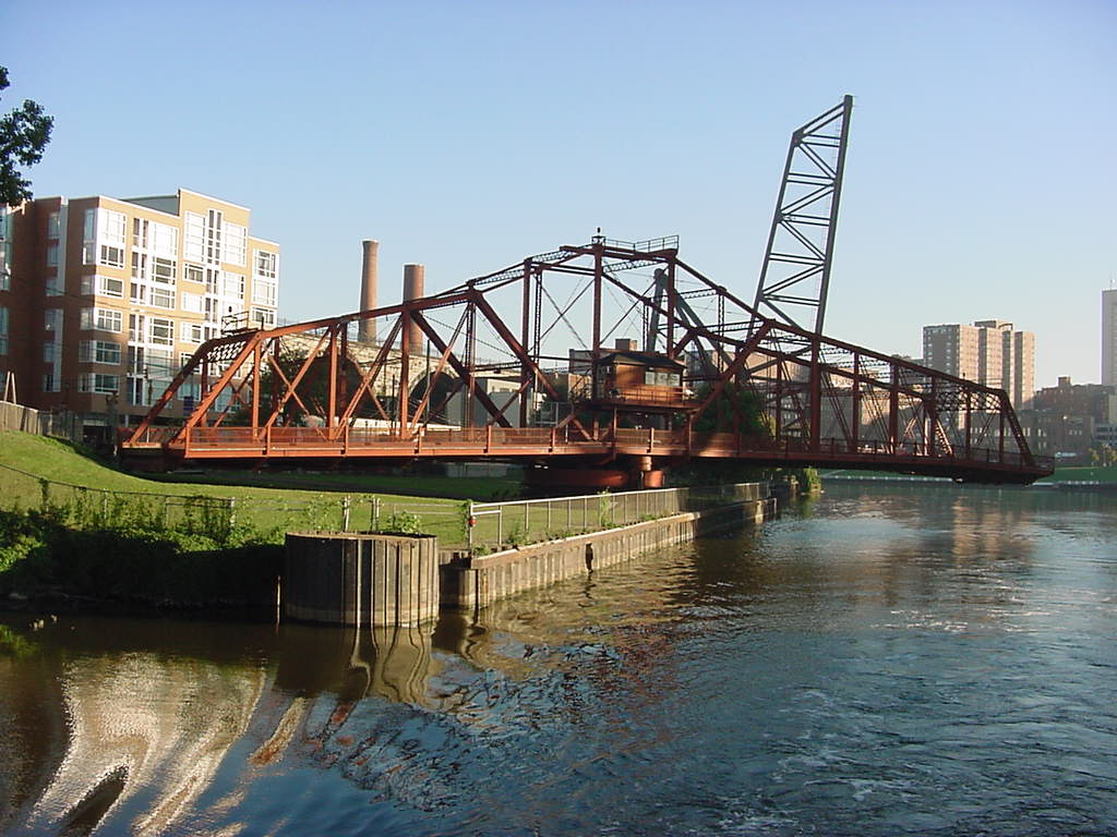 Swing bridge in action