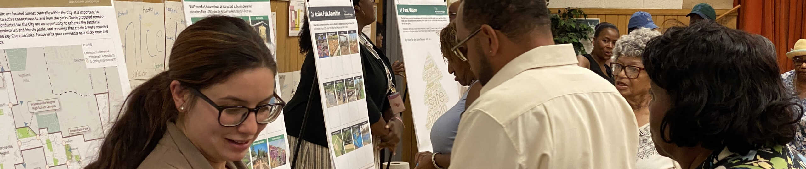 County Planning staff interacting with Warrensville Heights residents at a public meeting