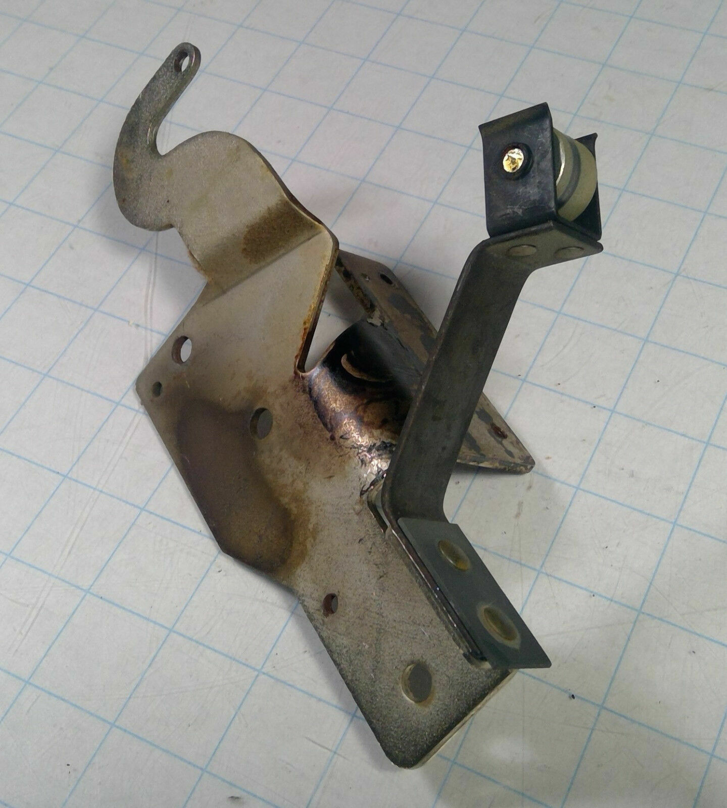 Vintage GE General Electric Stove IJ408W1N3 Right Oven Door Hinge Closer Roller - Image 2