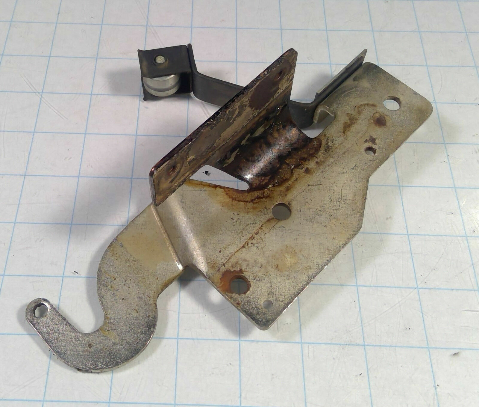 Vintage GE General Electric Stove IJ408W1N3 LEFT Oven Door Hinge Roller Closer
