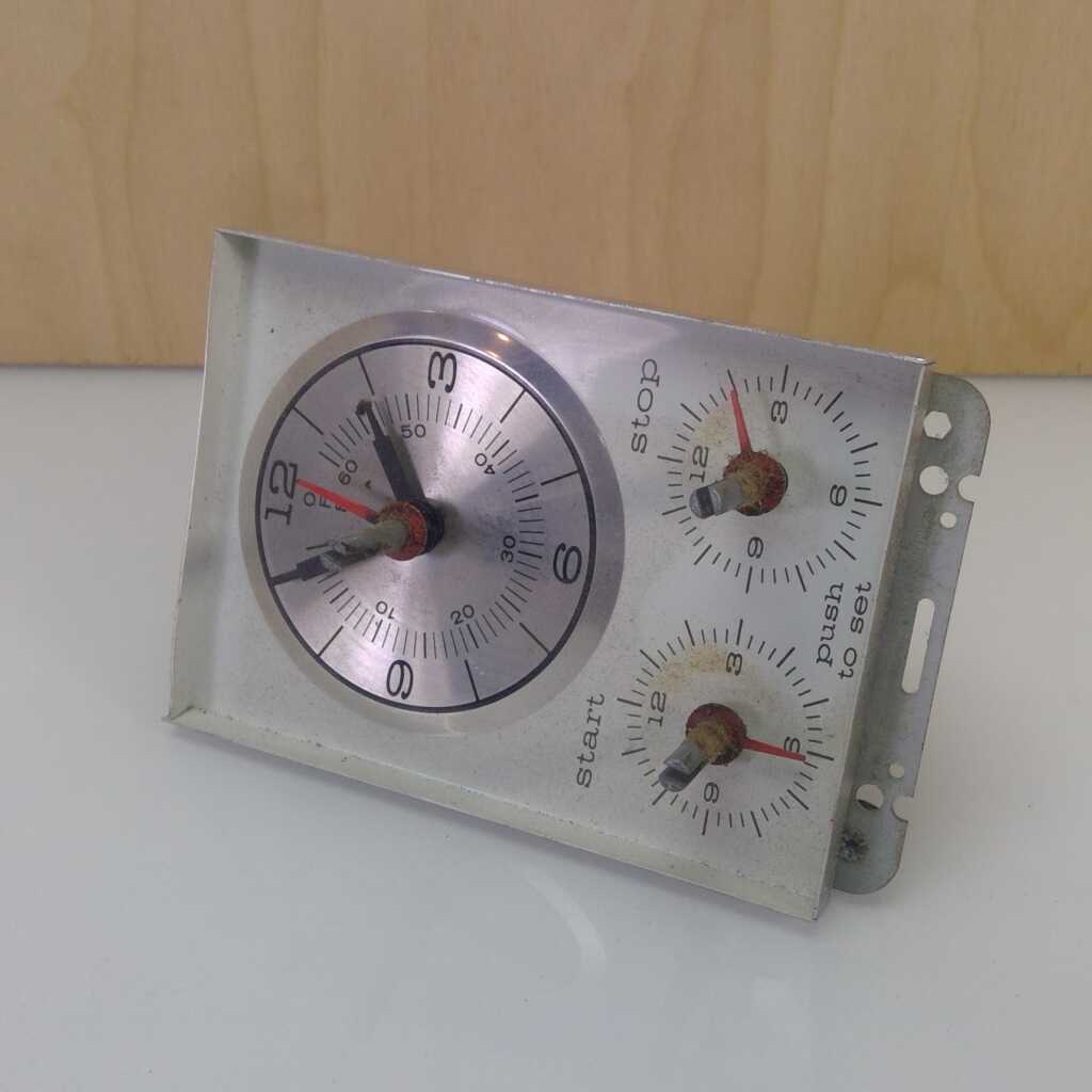 Vintage GE General Electric P7 RANGE OVEN Clock Timer WB19X58 261D965P2