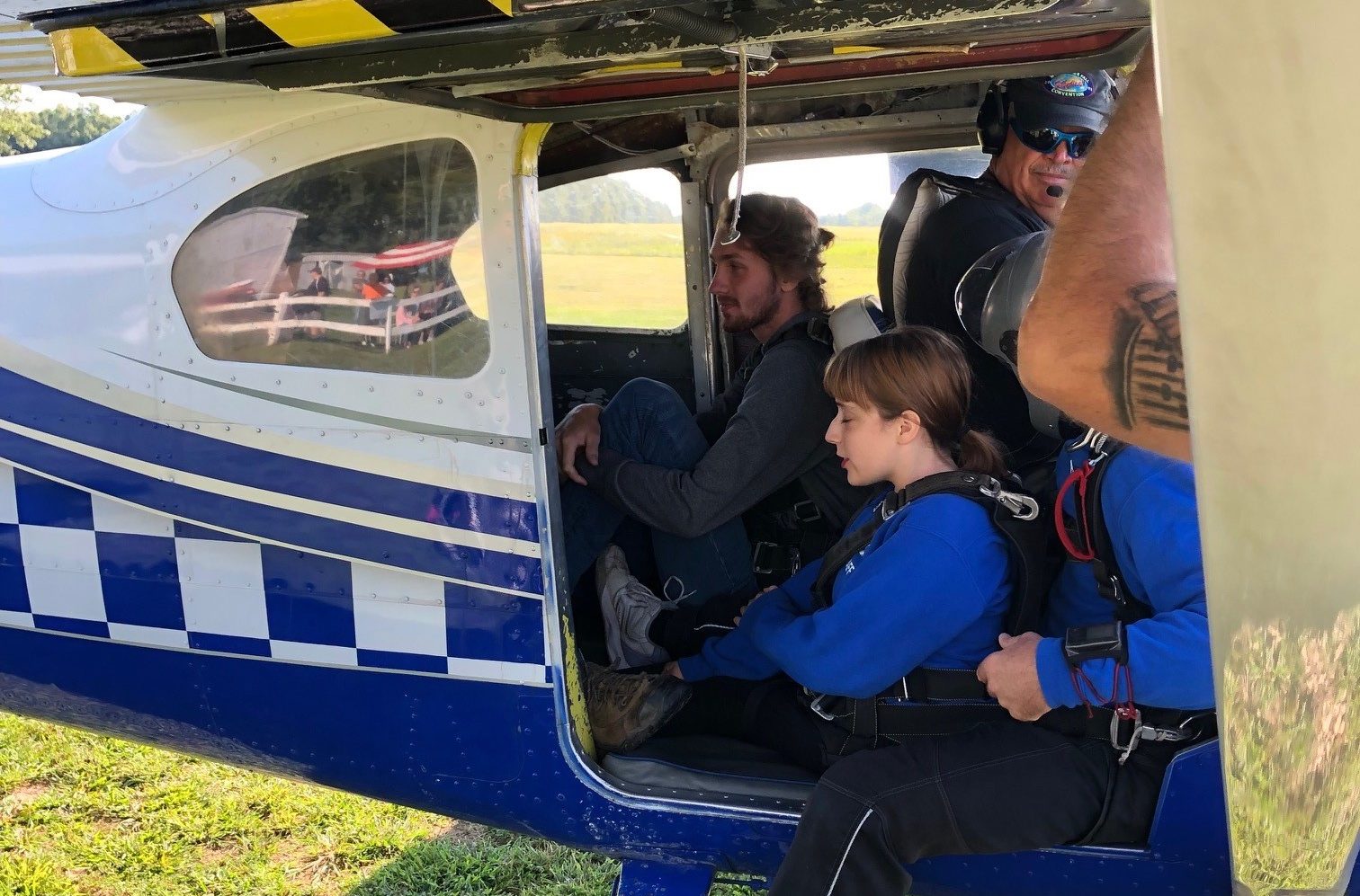 05 Jenna in the plane