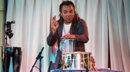 Dendê Macêdo speaks about drums