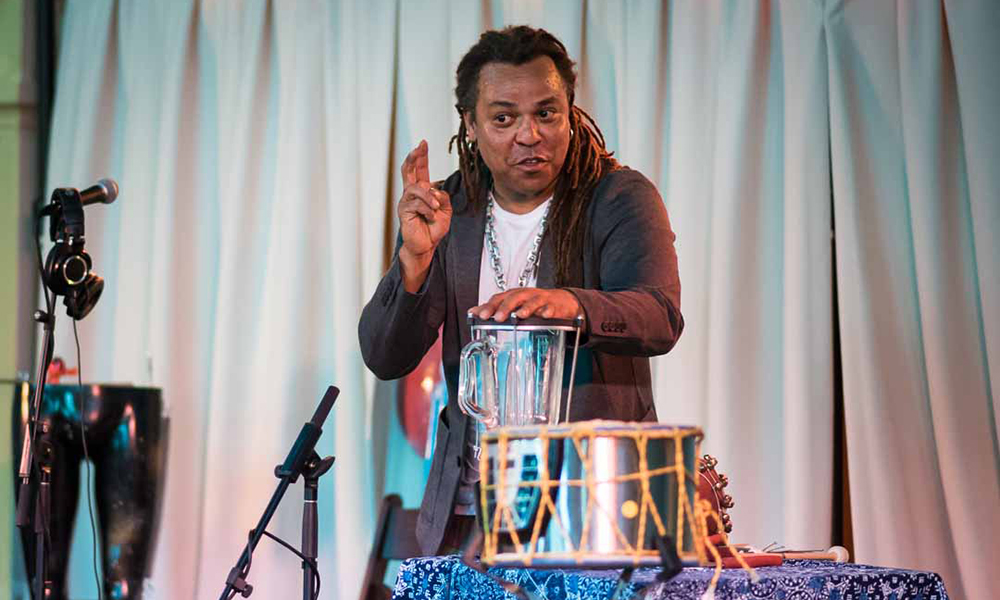 Dendê Macêdo speaks about drums
