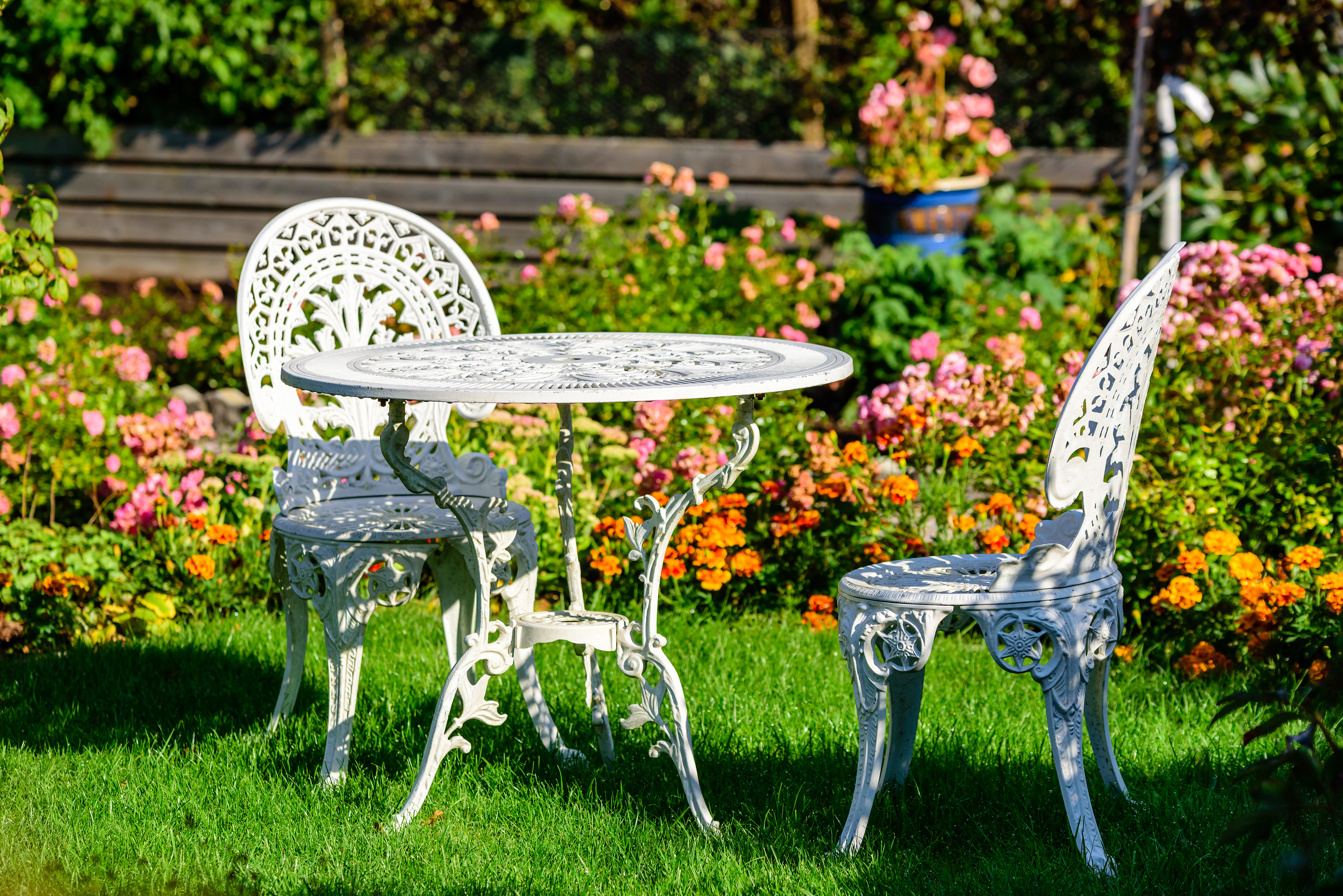 White cast best sale iron patio set