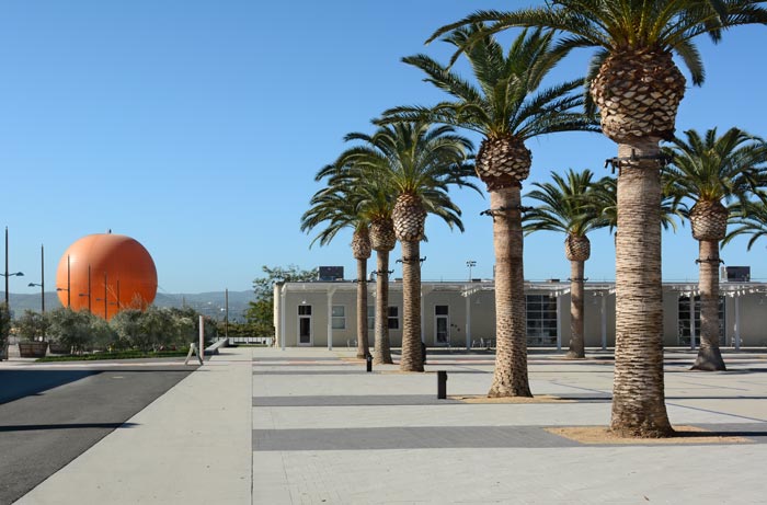 Irvine, CA | The average temperature is 66°F, but only varied 5.52 degrees