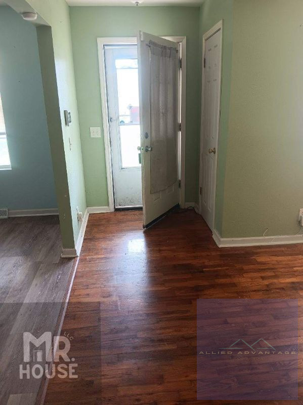 3BR Home in LaCygne , KS photo 4