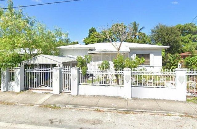 NW 52nd St, Miami, FL 33127