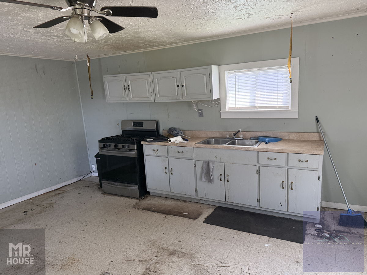 2BR/1BA Home in Baytown, TX photo 3