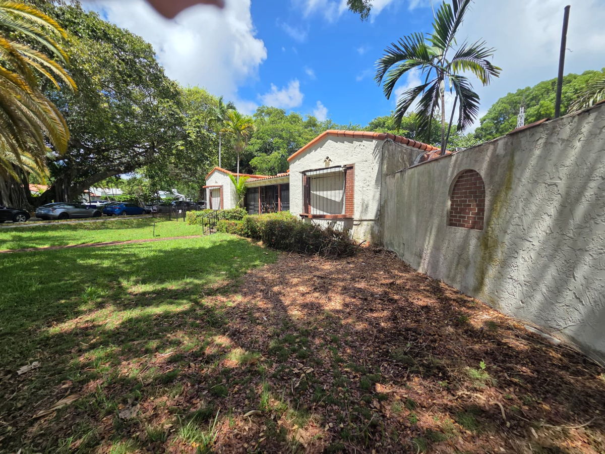 Northeast 5th Avenue Miami, FL 33137 5,180 SqFt Living- 21,344 SqFt Lot