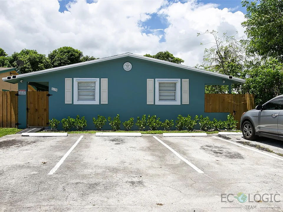 FORT LAUDERDALE DUPLEX | TURNKEY INCOME | DOUBLE CASH FLOW IN 1135 NW 6th Avenue, Fort Lauderdale, FL 33311