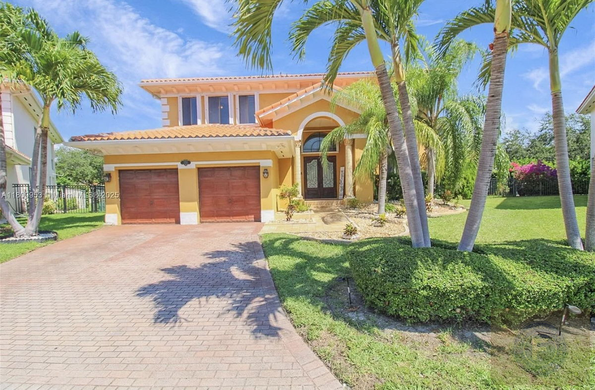 GREAT FIX AND FLIP OR BUY AND HOLD IN 7753 SW 193rd St, Cutler Bay, FL 33157
