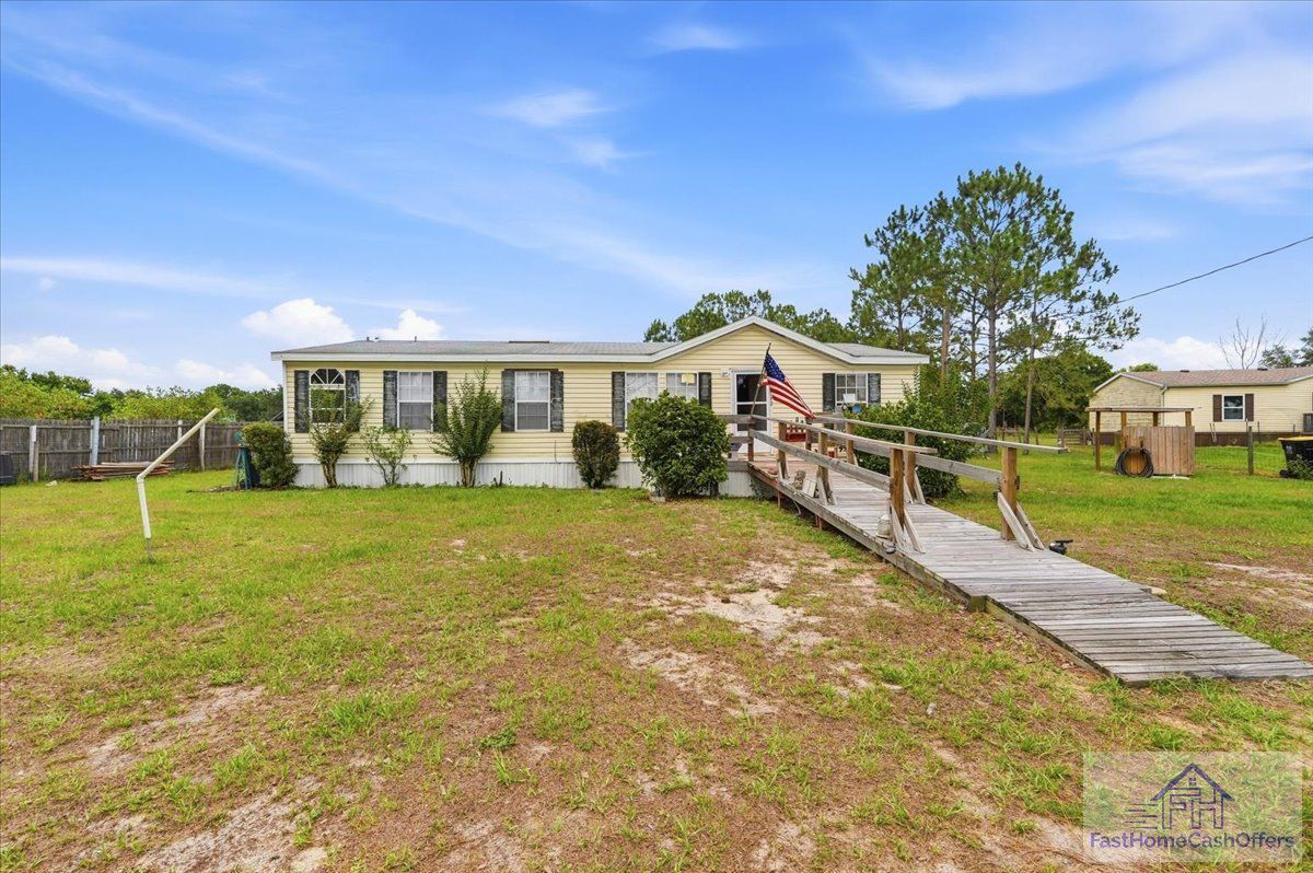 Manufactured Home with 3 Beds and 2 Baths in Bartow FL