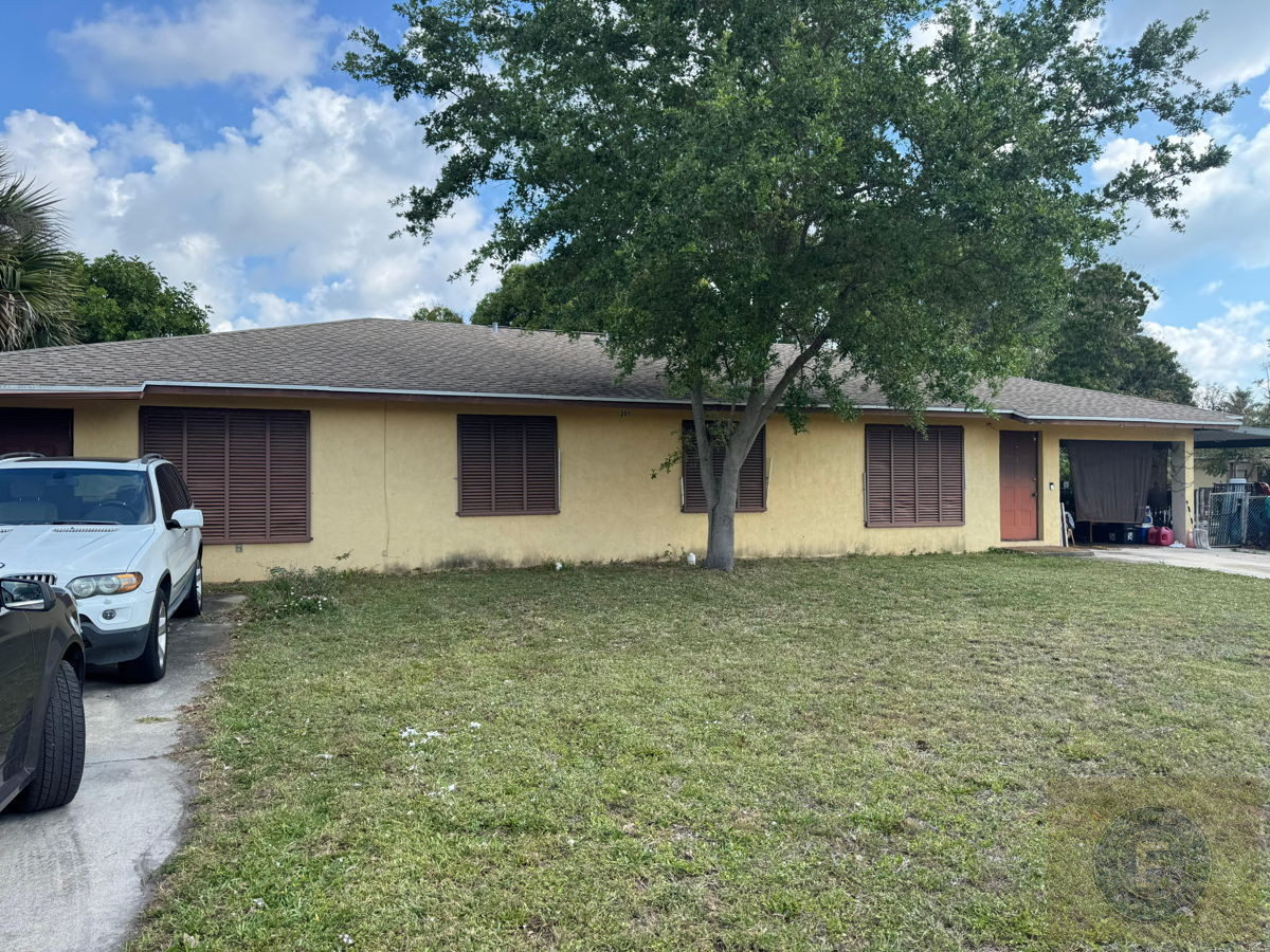 GREAT FIX AND FLIP OR BUY AND HOLD IN 201 SE 22nd Ave, Boynton Beach, FL 33435 DUPLEX