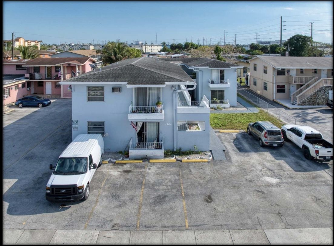 8 Unit Complex Ready for New Owners