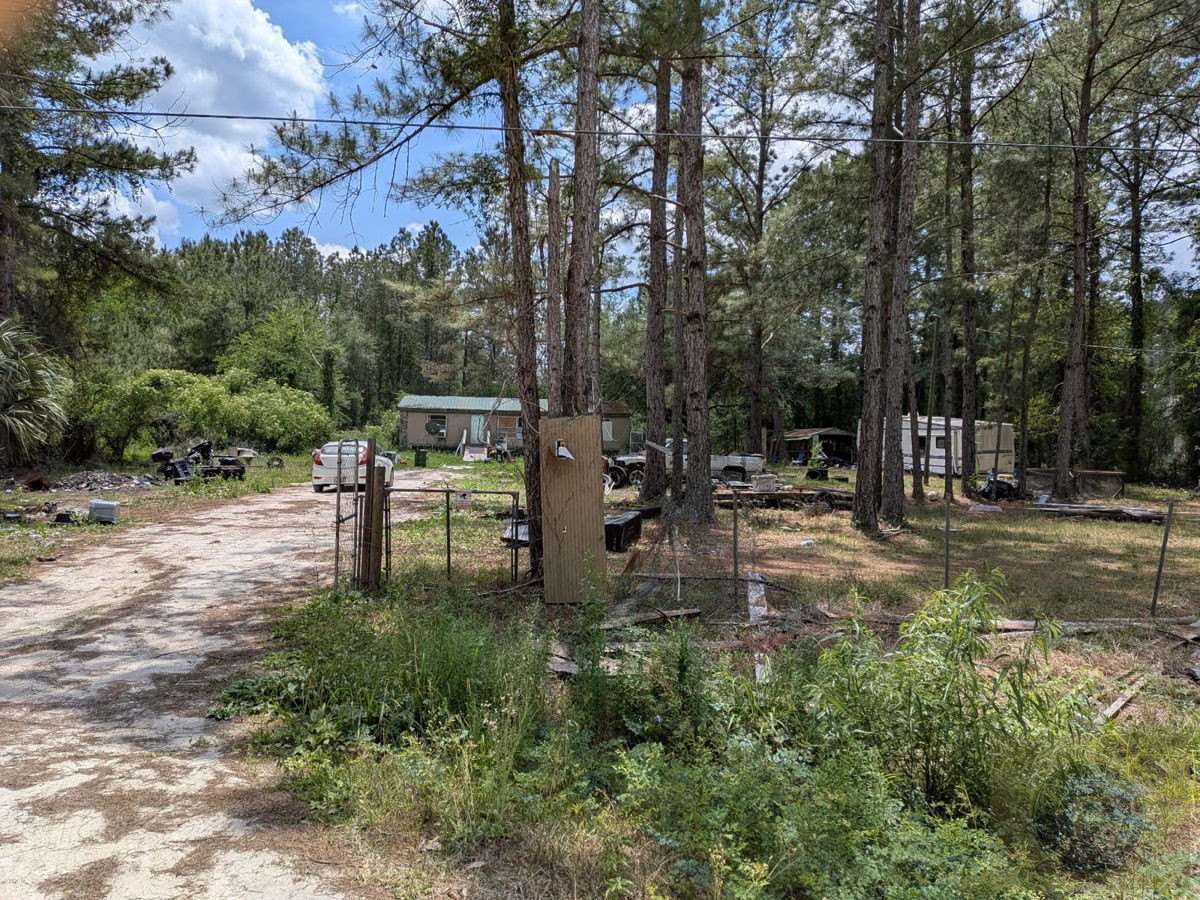 GREAT FIX AND FLIP OR BUY AND HOLD IN 7320 NE 137th Pl, Citra, FL 32113