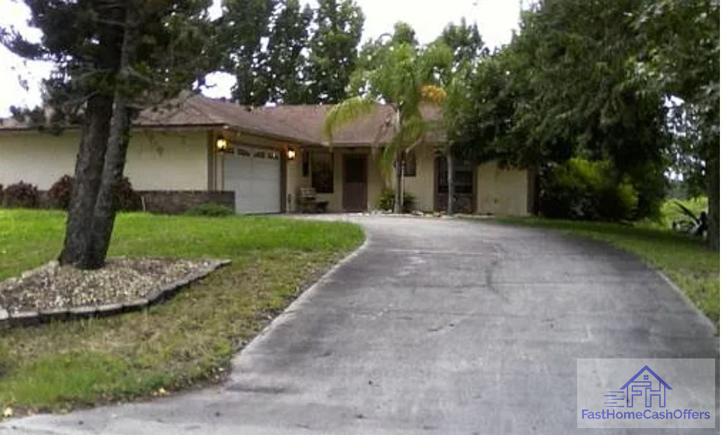 🏡 Waterfront Investor Deal - 3BR Home on 0.36 Acres in Deltona, FL 32738