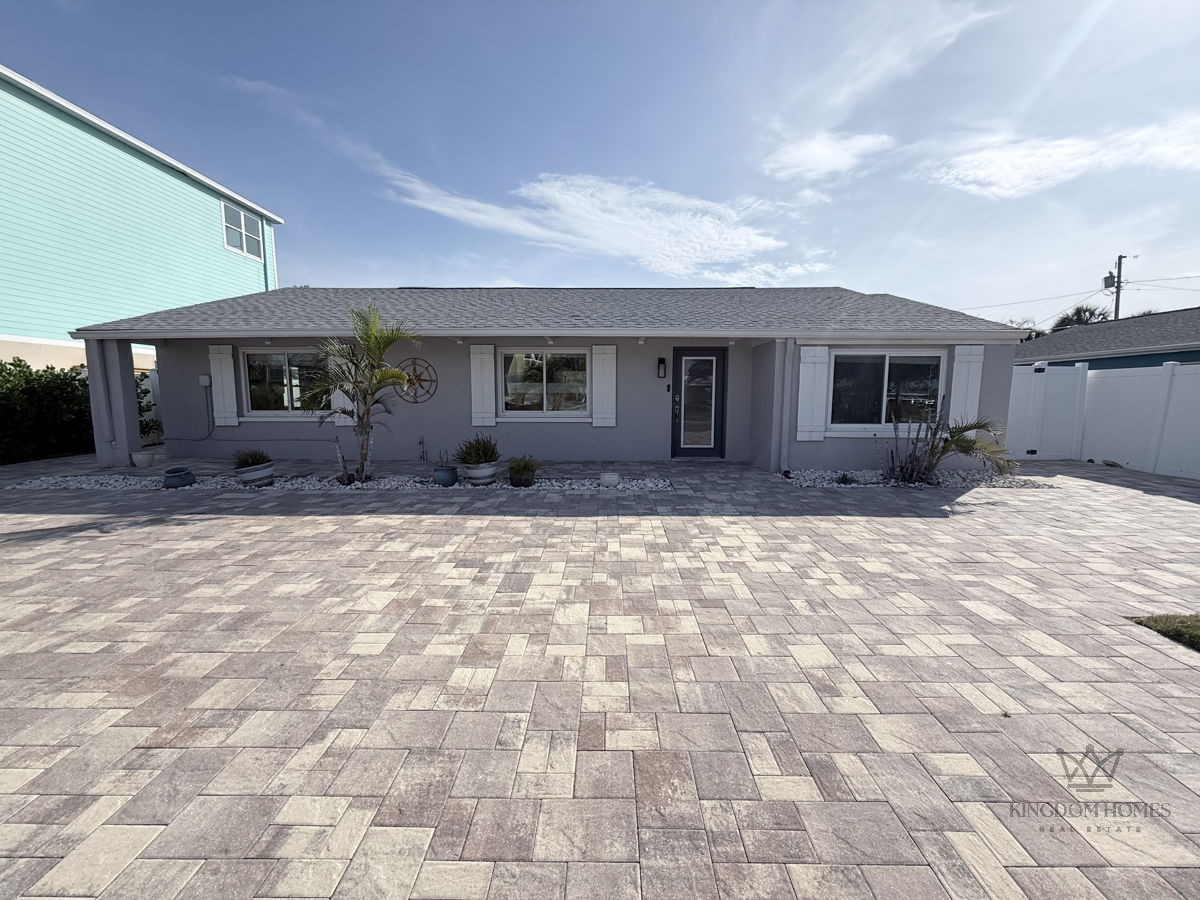 (🌴 Redington Beach, FL) 🚨 4/2.5 SFH 🚨 FOR 625k — ARV 875k! 😱