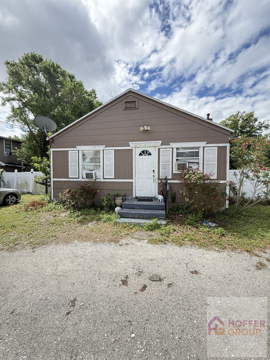 Bradenton Duplex Featuring 7 Beds, 3 Baths & 2,030 Sq Ft