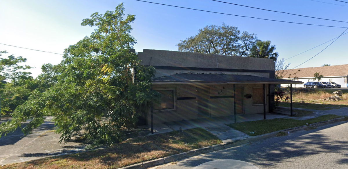 Off Market Commercial Office or Salon in Central FL!