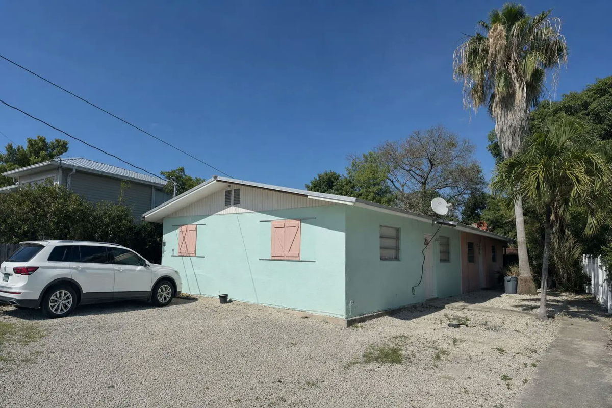 Cash Deal in MARATHON, 33050