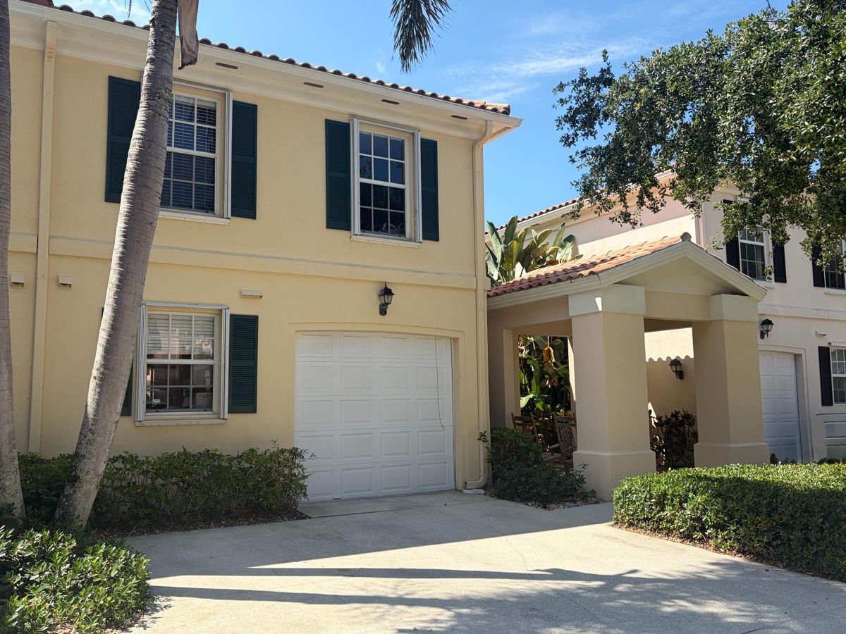 West Palm Beach Lakefront Flip | 3/2.5 | $100K+ Potential Spread