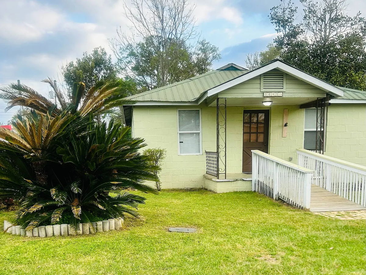 Cash Deal in COTTONDALE, FL 32431