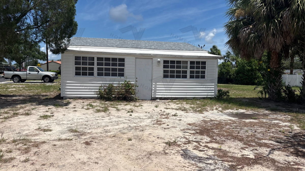 Downtown New Port Richey Value-Add on 2 Lots | New Roof | MF2 Zoning | Possible Multifamily Upside