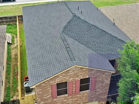 4BR Home in Converse , TX photo 3