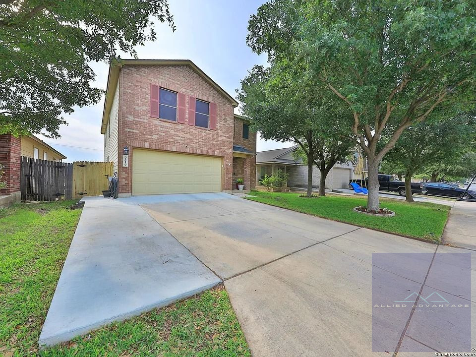 4BR Home in Converse , TX photo 4