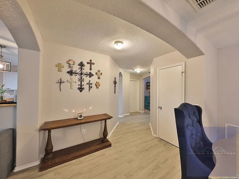 4BR Home in Converse , TX photo 9