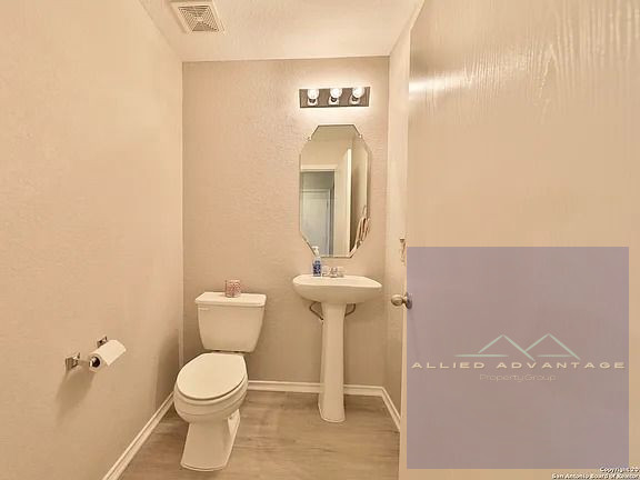 4BR Home in Converse , TX photo 10
