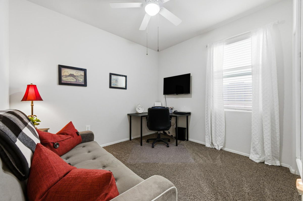 3BR Home in Maricopa , AZ photo 9