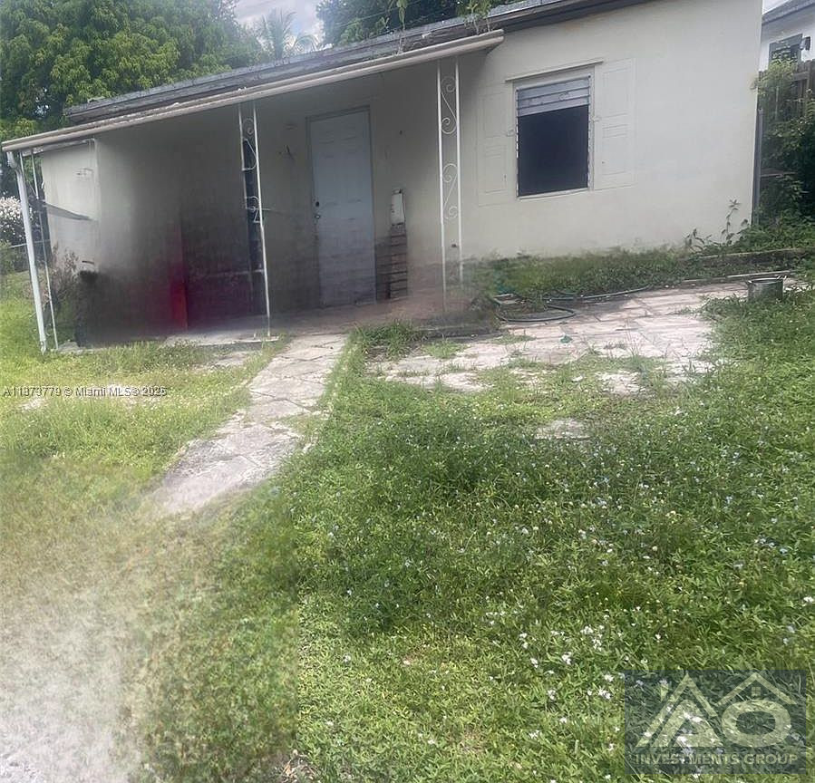 (MIAMI) 2 Beds / 1 Bath for 299k worth 400k!
