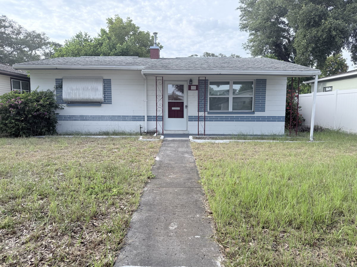 (🌴 Saint Petersburg, FL) 🚨 2/1.5 SFH 🚨 FOR 245k — ARV 385k! 😱