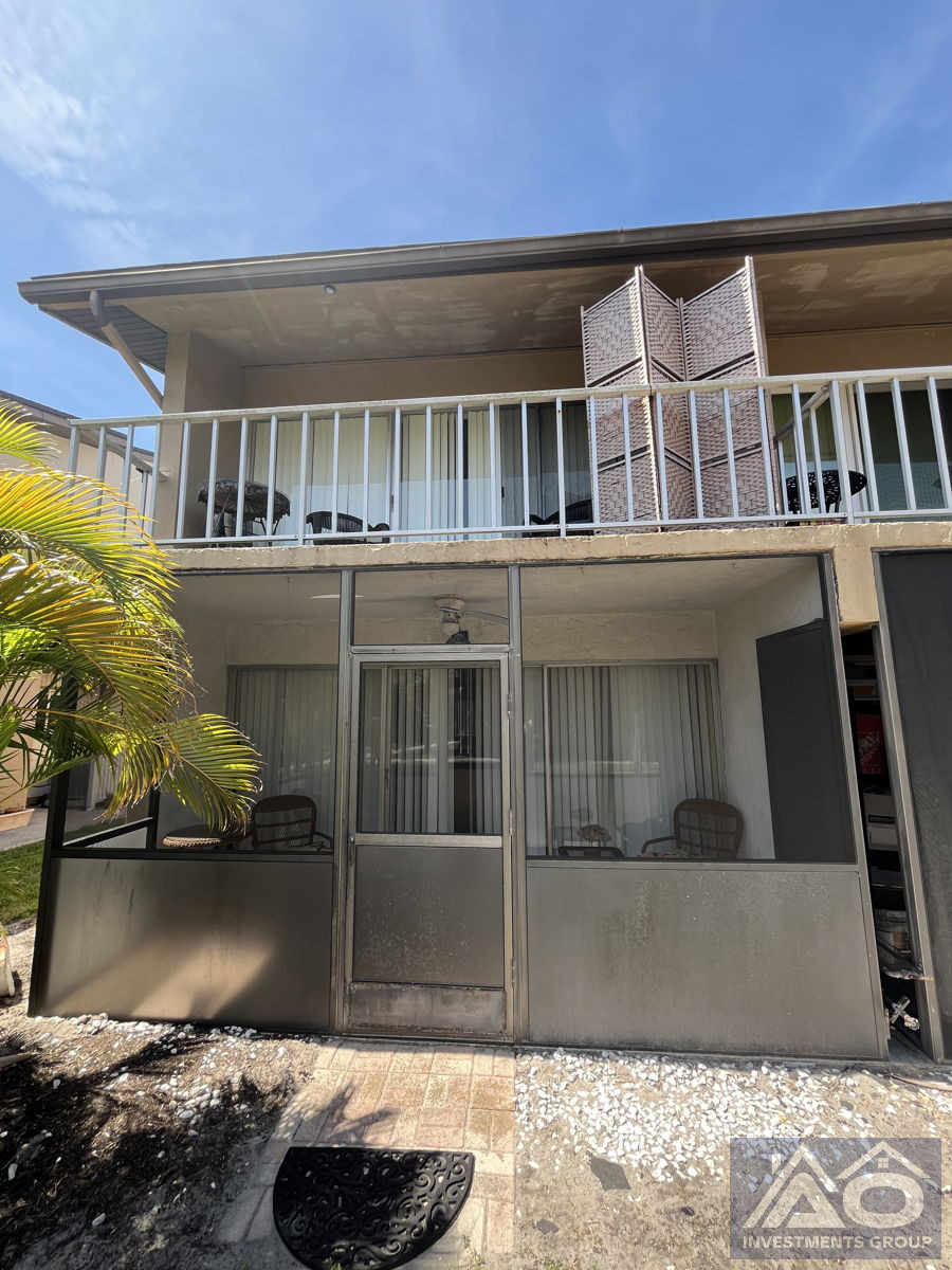 (SARASOTA) 2 Beds / 1 Bath and a half only for 139k!