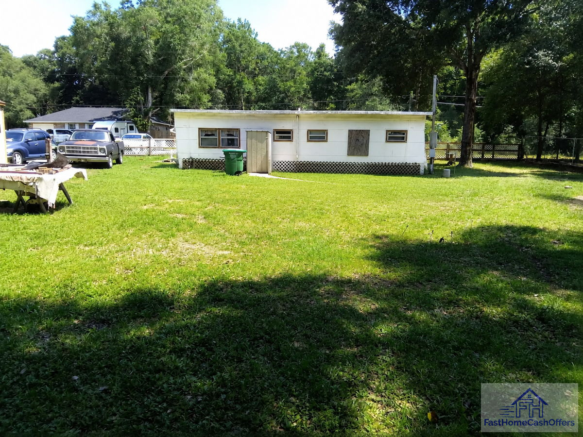 🏠 (Milton) Affordable 2BD Home on Fenced Lot + Multiple Outbuildings! (Zip 32570) ⚒️